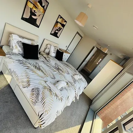 2br 2bath Skyline