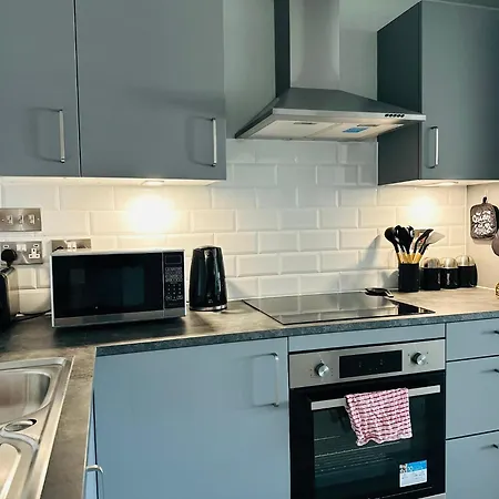 2br 2bath Skyline Apartment